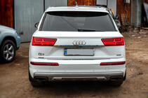 Audi Q7 2015–2026 Modanatura cromata sopra la targa (acciaio inox) foto 4