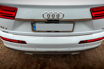 Audi Q7 2015–2026 Modanatura cromata sopra la targa (acciaio inox) foto 1