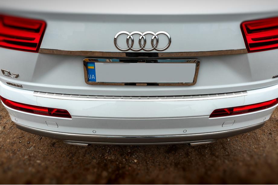 Audi Q7 2015–2026 Modanatura cromata sopra la targa (acciaio inox) Image