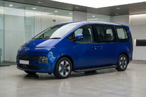Hyundai Staria 2021- Pedane Laterali Allmond Black (2 pz, Alluminio) foto 1